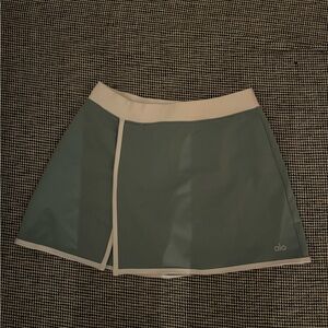Alo yoga crossover skirt with slit